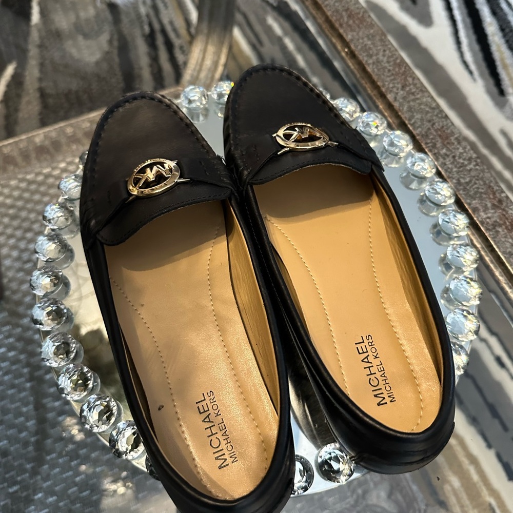 ☄️Michael Kors Black Leather Loafers with Gold Accent ❗️ - Picture 4 of 5